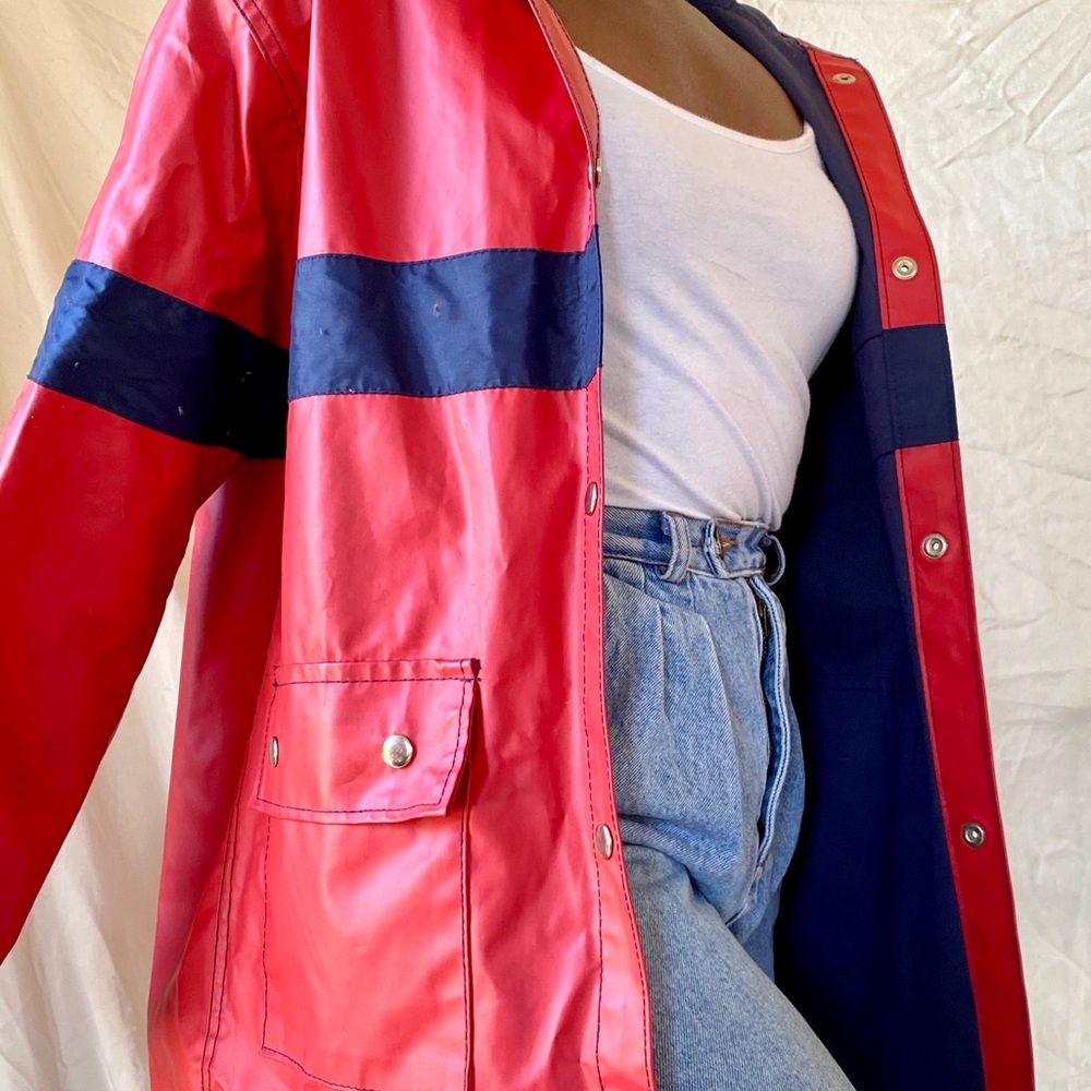 ITEMS INTERNATIONAL - RAINCOAT 💦